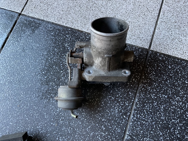 Дроссельная заслонка 16118EB300 NISSAN