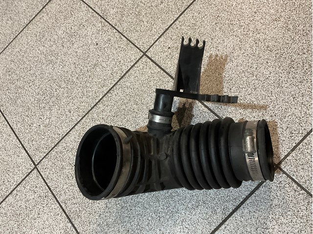 16578EC00B NISSAN Патрубок воздушный, выход воздушного фильтра купить в Николаев