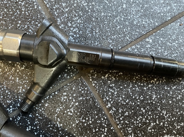 Клапанная форсунка 16600EB300 DENSO