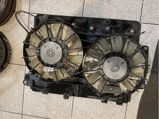 Рамка радиатора охлаждения 1671126120 TOYOTA