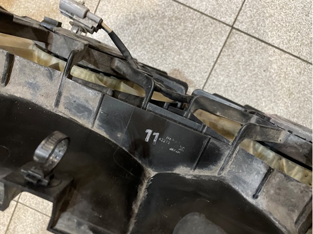 TOYOTA 1671126120 Диффузор радиатора в наличии Павлоград