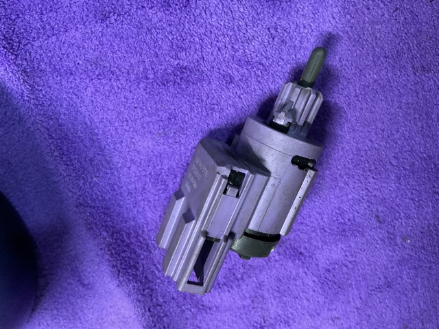 Датчик включения стоп-сигнала (лягушка) Volkswagen Transporter T5