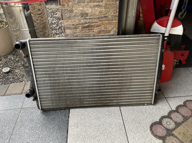 Радиатор охлаждения Volkswagen Touran 2