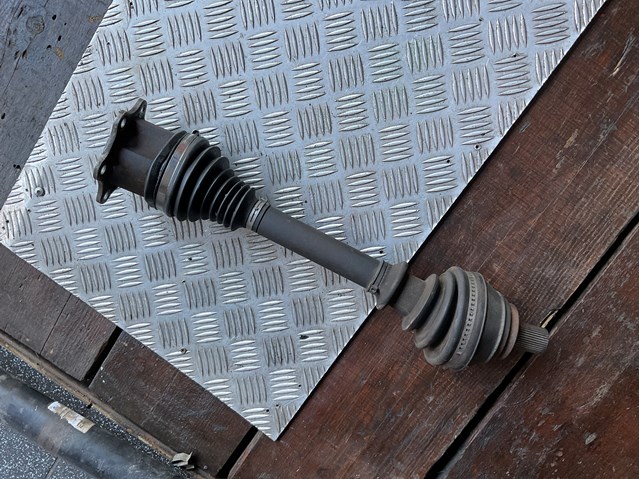 Левая полуось Volkswagen Passat ALLTRACK B8