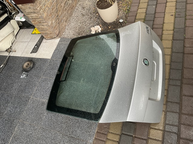 Задняя ляда 1U6827023 VAG