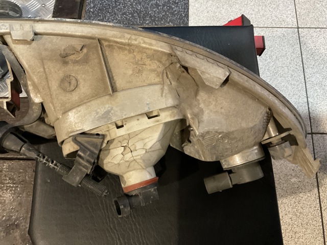 Туманка правая 1Z0941700C VAG