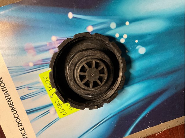 MERCEDES 2105010615 Крышка (пробка) расширительного бачка в наличии Кривой Рог