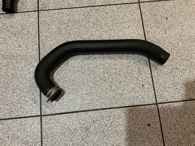Патрубок системы охлаждения 21501AX600 NISSAN
