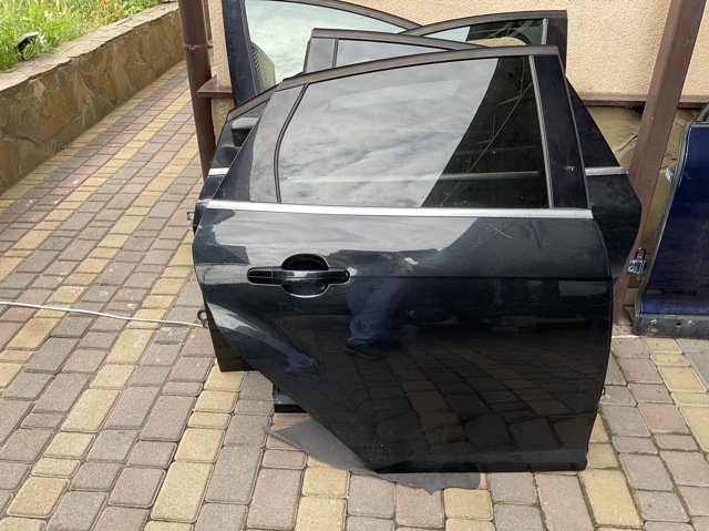 Дверь пассажирская задняя правая 2172763 FORD