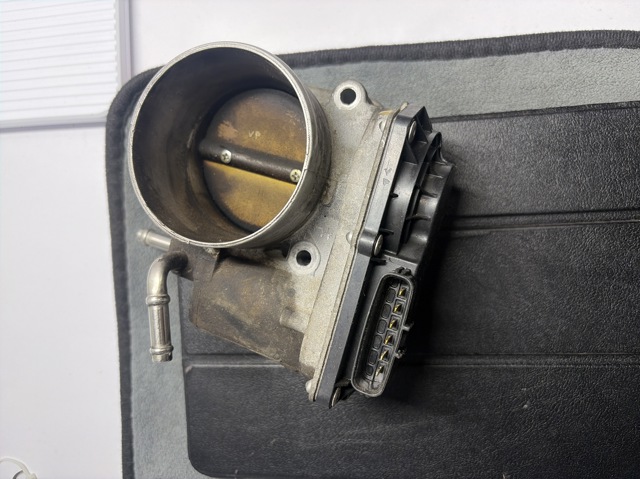 Блок дроссельной заслонки 220300A020 TOYOTA