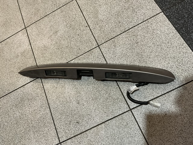 NISSAN 253809U00A Кнопка привода замка крышки багажника (двери 3/5-й (ляды) в наличии Одесса