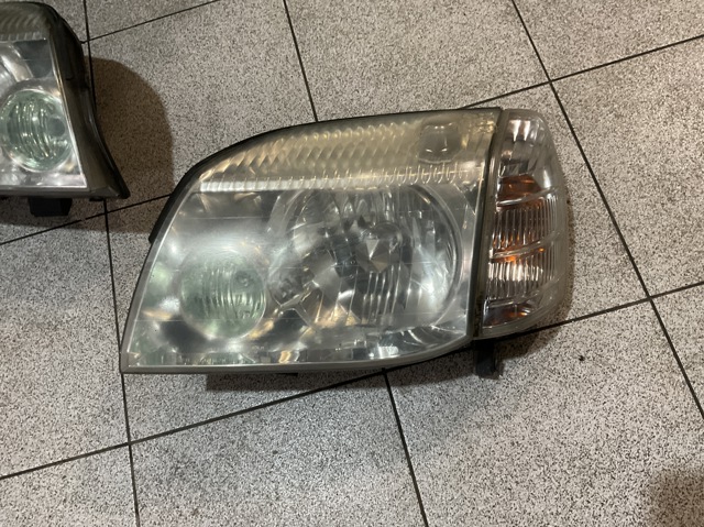 Левая фара Ниссан Икс-Трейл  (2001-2007)