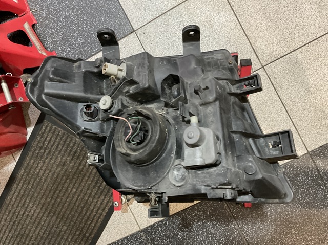 NISSAN 26060EB303 Левая фара в наличии Тернополь