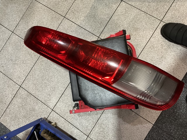 Задний левый стоп 26555EQ00A NISSAN