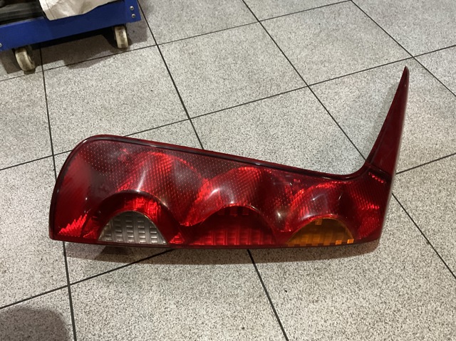 Задняя левая фара 265599U00A NISSAN