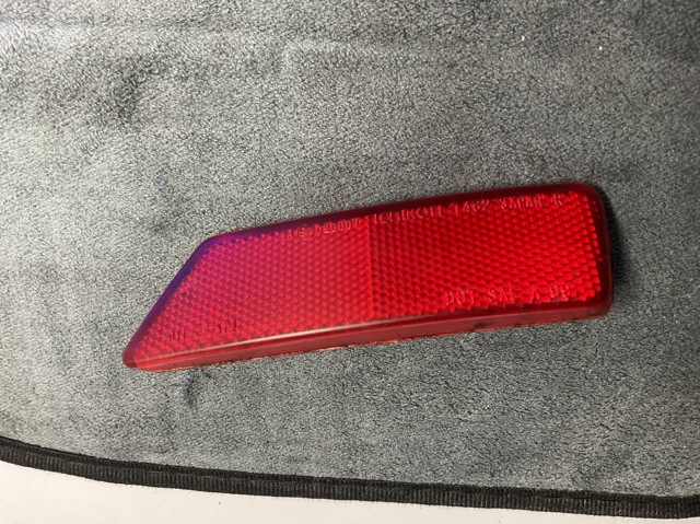 Отражатель бампера заднего правый 265608H300 NISSAN