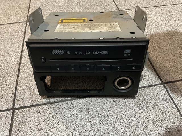 Магнитола (радио AM/FM) 281844M500 NISSAN