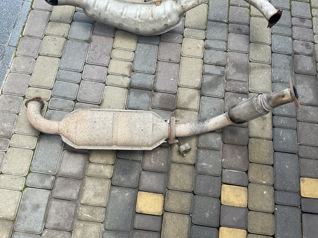 HYUNDAI 286103E270 Передняя часть глушителя в наличии Украина