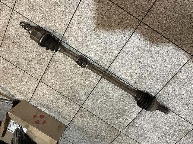 Привод передний правый 391001U600 NISSAN
