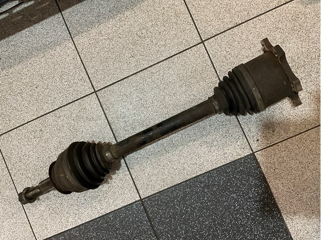 Полуось задняя 39600EA000 NISSAN