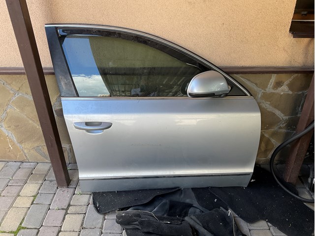 VAG 3T0831052 Дверь передняя правая в наличии Полтава