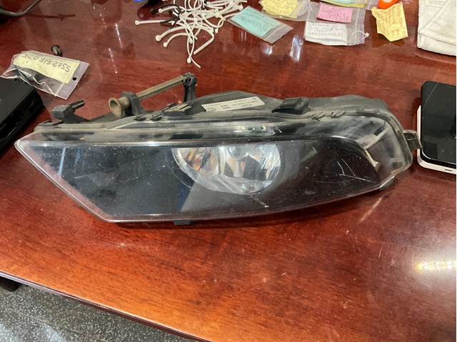 Фара противотуманная, левая 3T0941699C VAG
