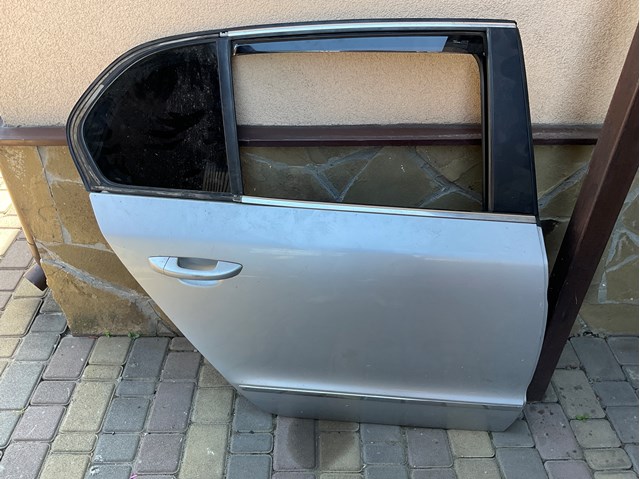 Дверь задняя, правая 3T5833056 VAG