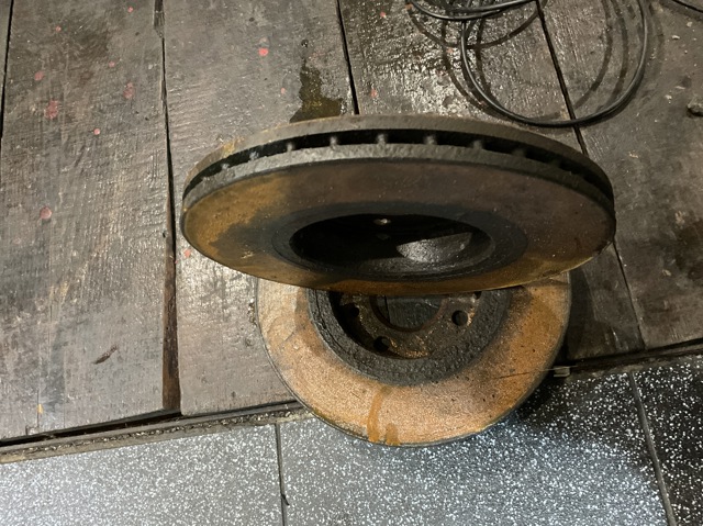 Передний тормозной диск 40206AX600 NISSAN