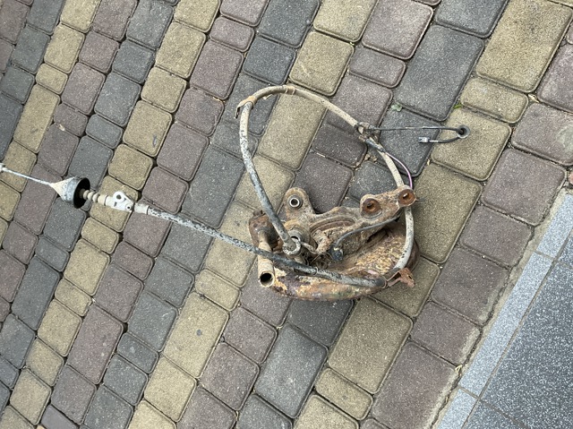 Цапфа поворотная левая 4230548031 TOYOTA