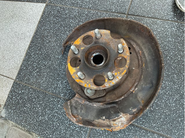 TOYOTA 4245048030 Ступица задняя правая в наличии Киев