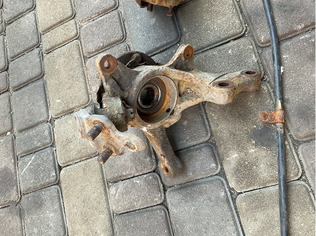 Цапфа передняя правая 4321158020 TOYOTA
