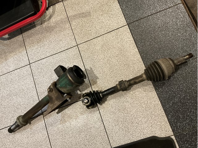 Вал приводной правый 434100W160 TOYOTA