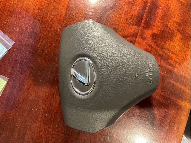 Подушка в руле 4513030660E0 TOYOTA