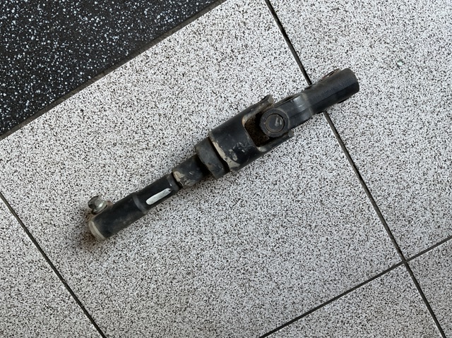 Кардан вала рулевой колонки, нижний 4520630110 TOYOTA