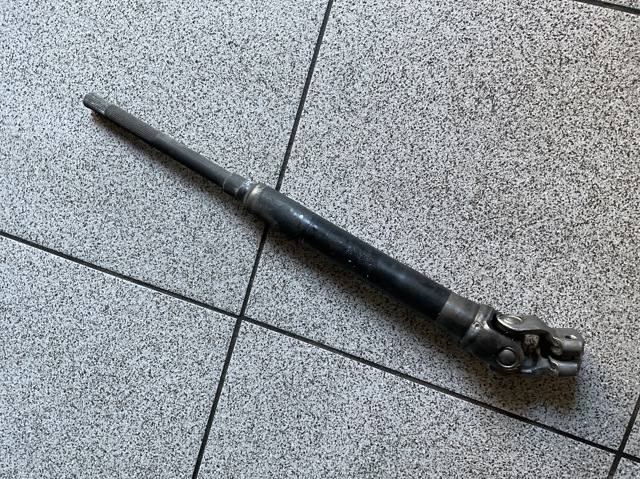 Вал рулевой колонки 4526030160 TOYOTA