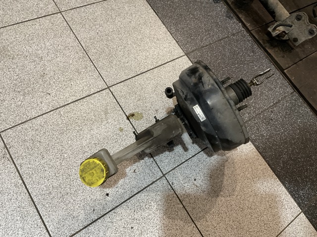 Вакуумный усилитель тормозов 472108H760 NISSAN