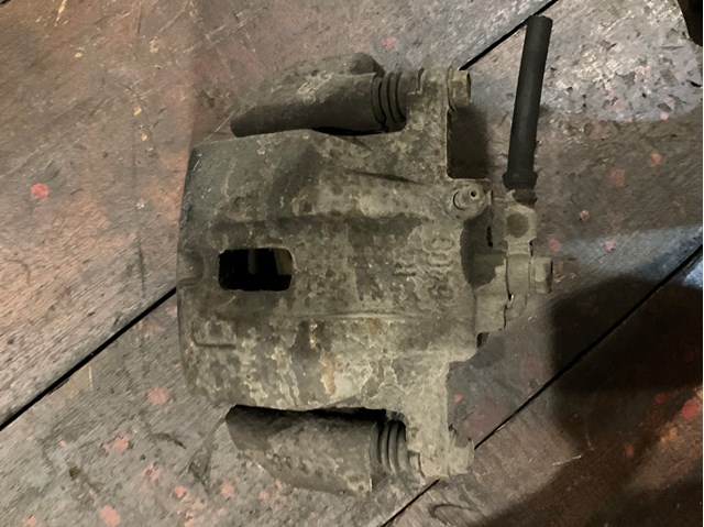4773048140 TOYOTA Суппорт тормозной передний правый купить в Ужгород