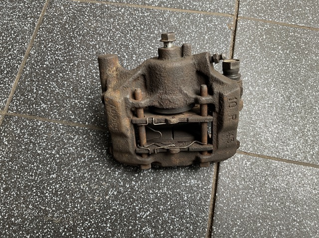 Суппорт тормозной задний правый 4783053051 TOYOTA
