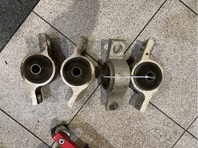 TOYOTA 4807530030 Сайлентблок переднего нижнего рычага в наличии Запорожье