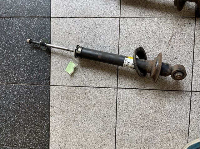 TOYOTA 4853030710 Амортизатор задний правый в наличии Винница