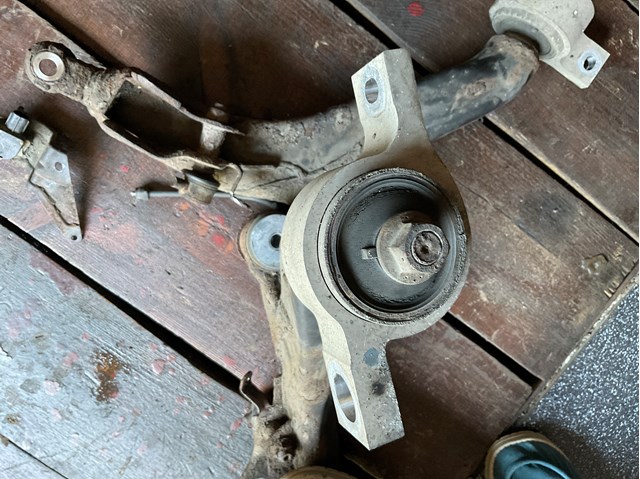 TOYOTA 4864030290 Рычаг передней подвески нижний левый в наличии Киев