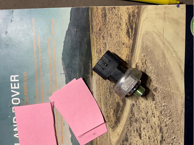 Клапан давления кондиционера Toyota Prius