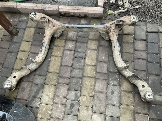 Подрамник задней подвески 4F0505235AJ VAG