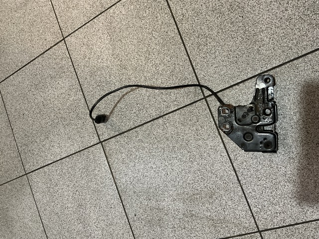 Замок крышки капота 4F0823509B VAG