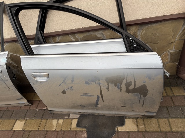Пассажирская передняя дверь 4F0831052F VAG