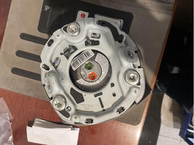 4F0880201BH VAG Подушка безопасности (AIRBAG) водительская купить в Ирпень