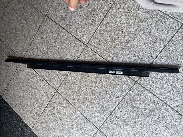 Молдинг опускного стекла двери задней, правой 4G08537642ZZ VAG