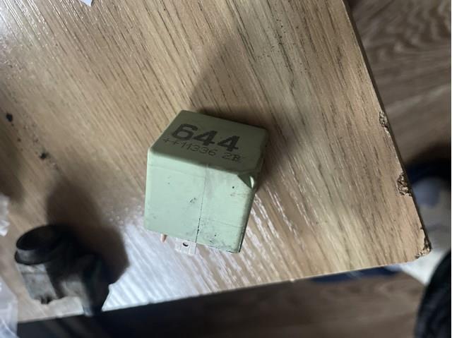 Реле электробензонасоса Skoda Octavia 2 A5