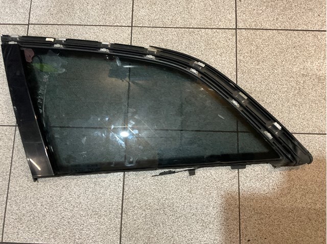 Стекло багажника, левое 4L0845299R VAG