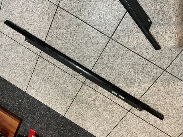 Накладка заднего стекла, правая 4L0853764E2ZZ VAG
